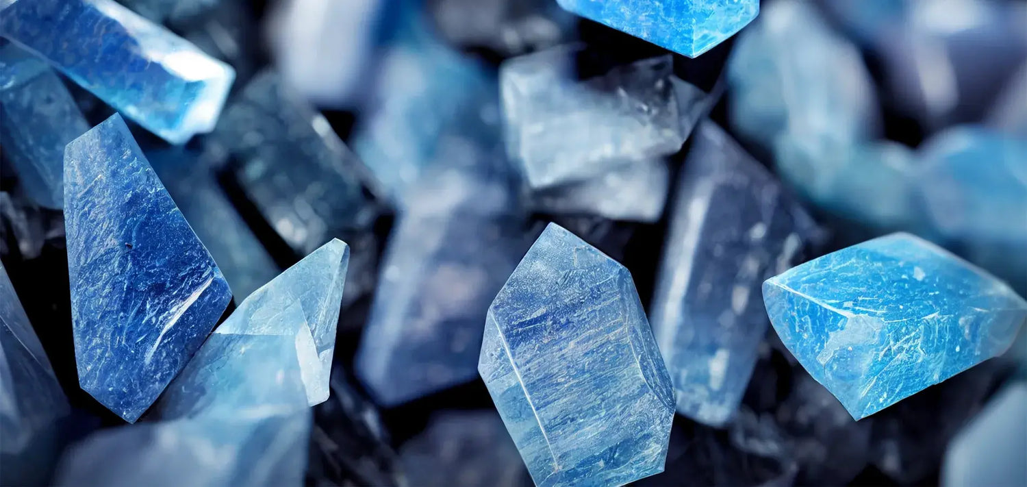Kyanite 101: Exploring Its Healing Properties and Modern Uses